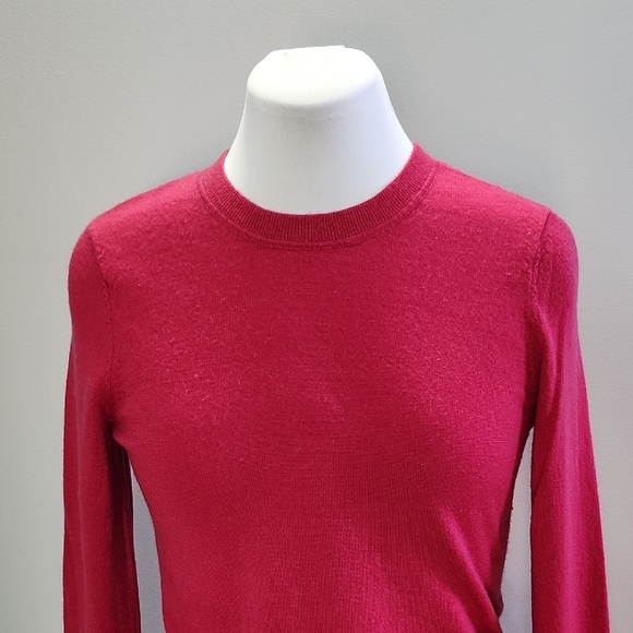 BANANA REPUBLIC 100% Merino wool raspberry red crew neck sweater - Picture 3 of 9